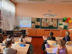 С 11 по 15 декабря в школе прошла Неделя здорового питания.
Обучающиеся приняли участие в уроках, материалы для которых подготовил Федеральный центр мониторинга питания обучающихся при Министерстве просвещения  Российской ФедерУроки проводились по наиболее интересным вопросам: знакомство с понятием о здоровом питании, пищевыми веществами и энергетической ценностью пищи. Какие продукты и почему необходимо включать в рацион питания детей, почему организму нужна вода? Какие напитки должны пить дети? Как приготовить пищу, полезную для детей и взрослых. Какие существуют группы продуктов питания, чем они полезны? Какие продукты и блюда не должны присутствовать на твоем столе?
Такие мероприятия очень полезны, так как формируют у школьников представление о правильном и здоровом питании.